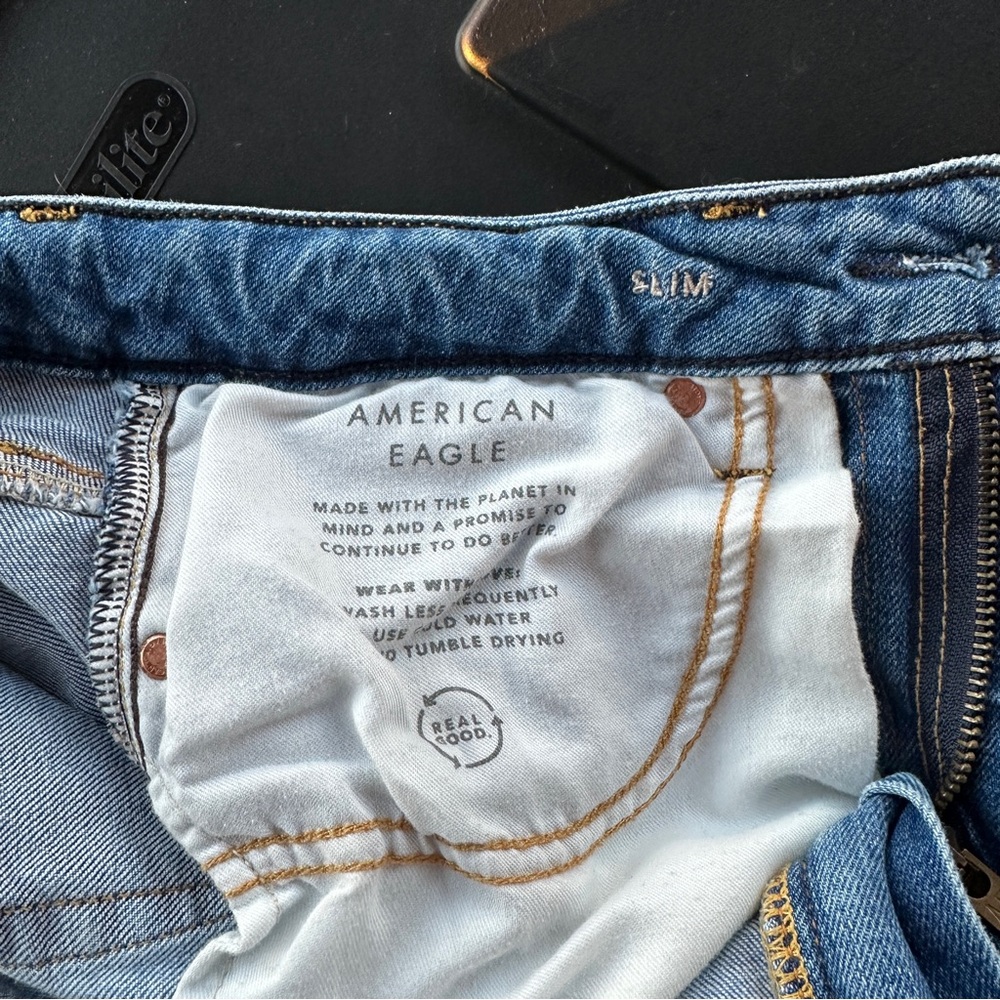 American Eagle Outfitters Ladies Blue Distressed Jeans - Picture 4 of 5